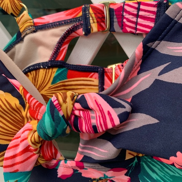 Kona Sol Swim Top (Size - S) “NWT” - Picture 3 of 10